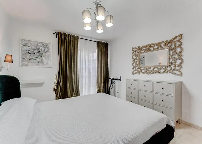 Marvelous - La Caleta Villa *