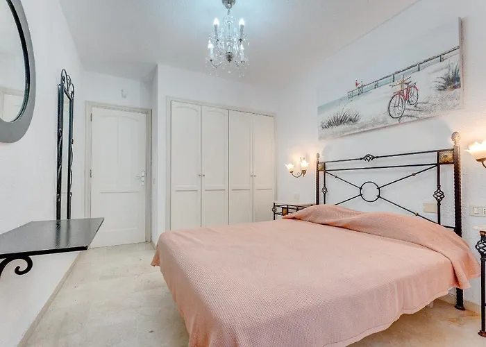 Marvelous - La Caleta Адехе